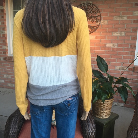 TIE FRONT WAFFLE TOP - Picture 6 of 7